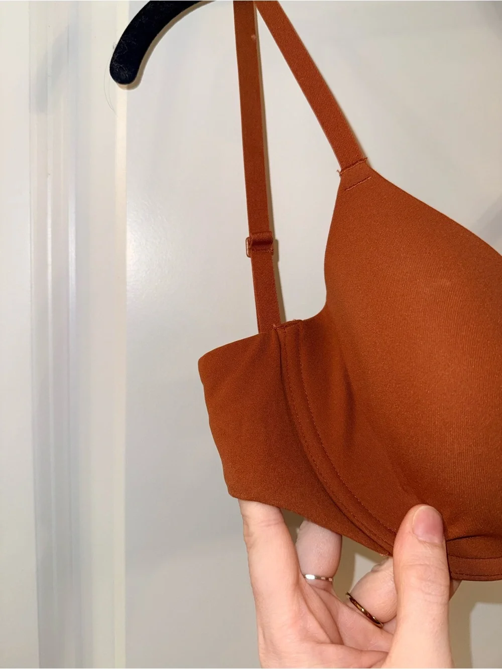 Skims Women’s T-shirt Bra in Brown (32D) - Picture 3 of 5